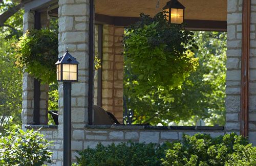 How to Choose Post Lights That Elevate Curb Appeal