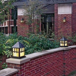 Bungalow Exterior 8" Wide Pier Light